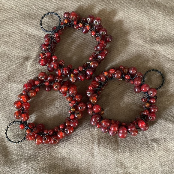 Pottery Barn Pepper Berry Napkin Rings 3 - Picture 2 of 3